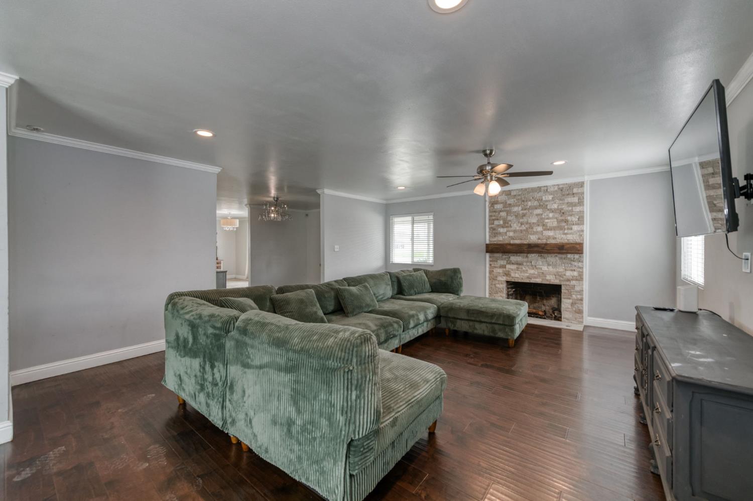 1175 North Frankwood Avenue Reedley, CA 93654 - Photo 11 of 16