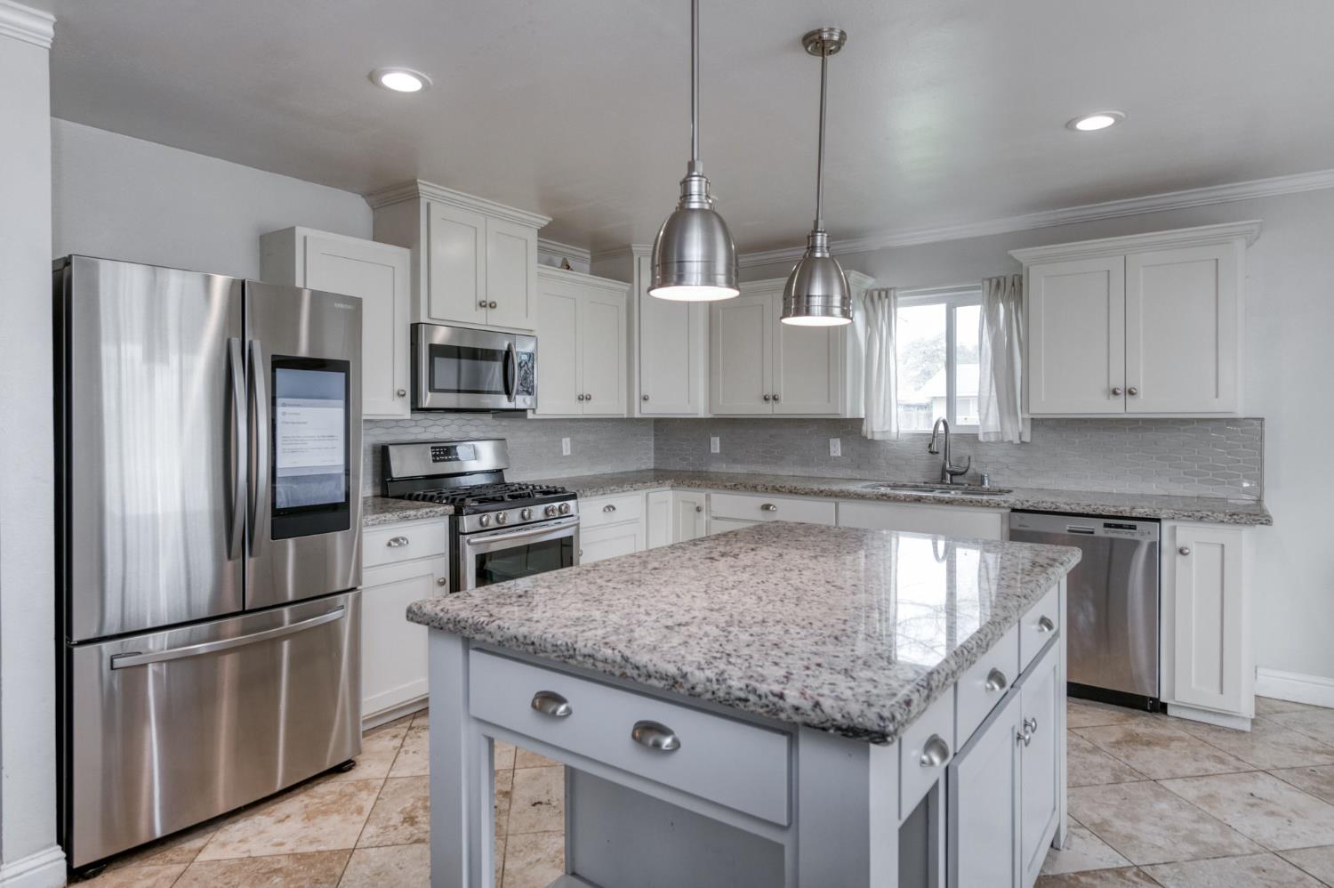 1175 North Frankwood Avenue Reedley, CA 93654 - Photo 13 of 16