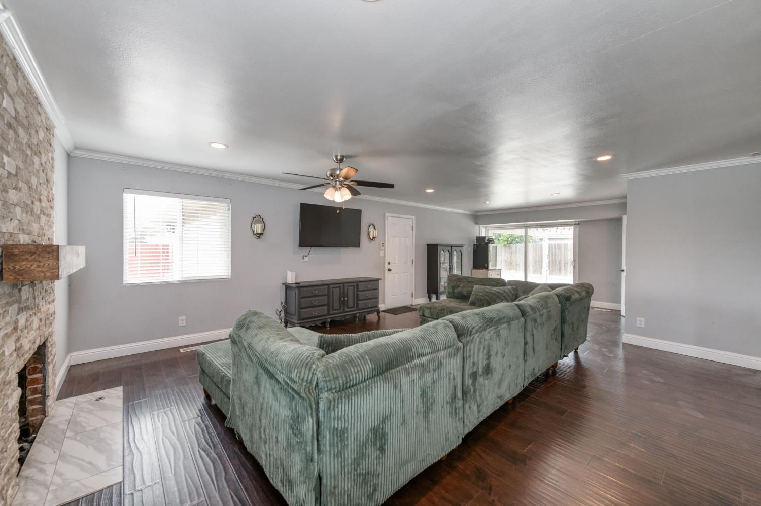 1175 North Frankwood Avenue Reedley, CA 93654 - Photo 10 of 16