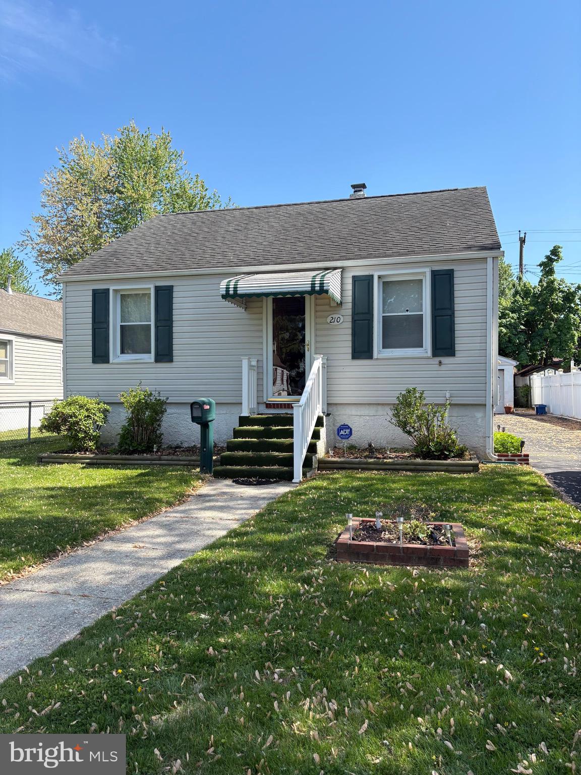 210 Pinewood Road Baltimore, MD 21222 - Photo 1 of 14 Charming 2 BR with 2 car garage!