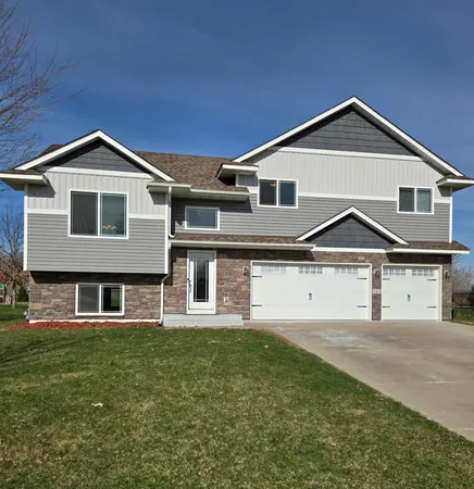 $339,900 | 785 South Newberry Avenue, Rush City, MN 55069