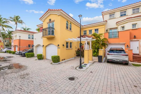 $819,000 | 18450 Northeast 30th Place, Aventura, FL 33160