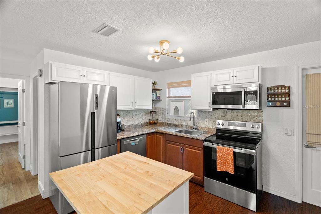 548 Bay Street Dunedin, FL 34698 - Photo 4 of 44