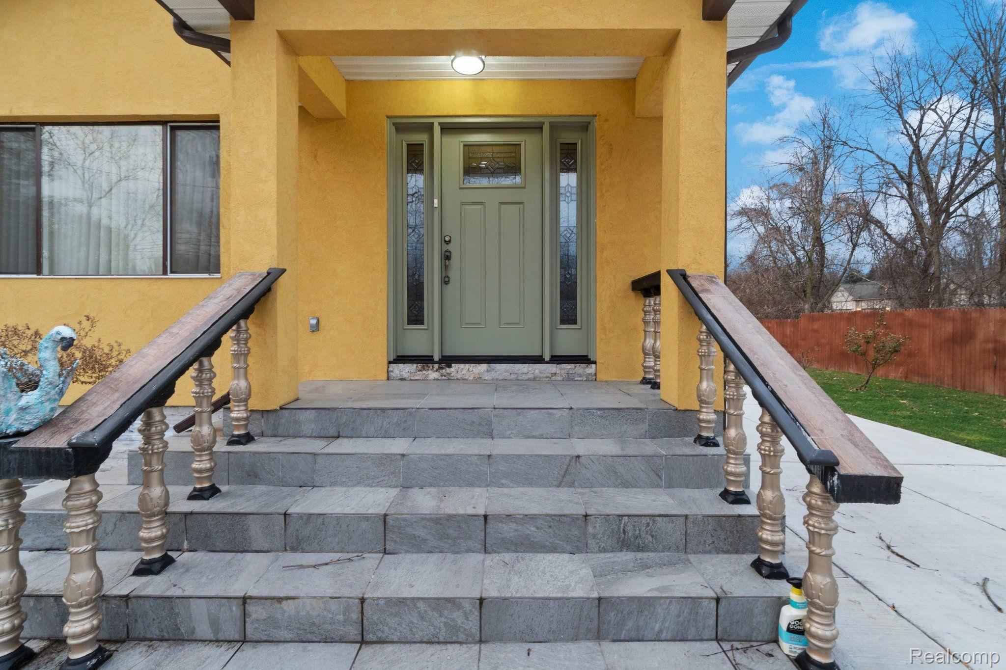 37696 Hayes Road Clinton Township, MI 48038 - Photo 5 of 33 FRONT ENTRANCE