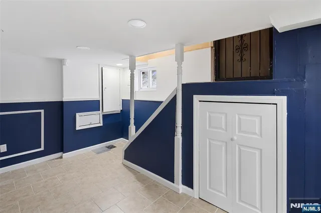 a view of a workspace with furniture