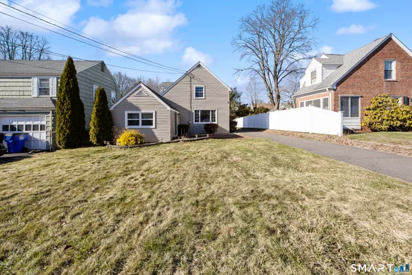$425,000 | 28 Woodmere Road, West Hartford, CT 06119