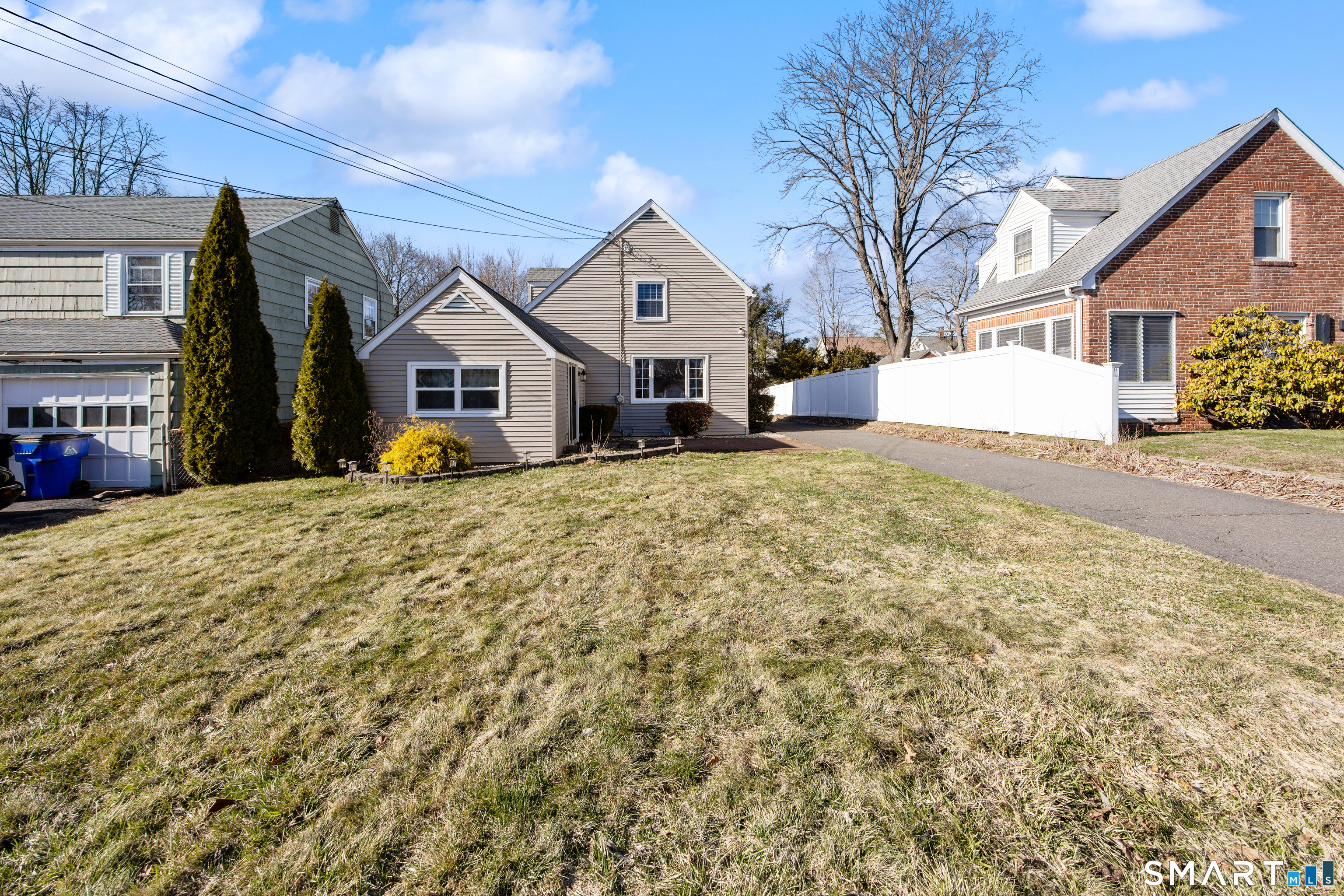 28 Woodmere Road West Hartford, CT 06119 - Photo 5 of 41