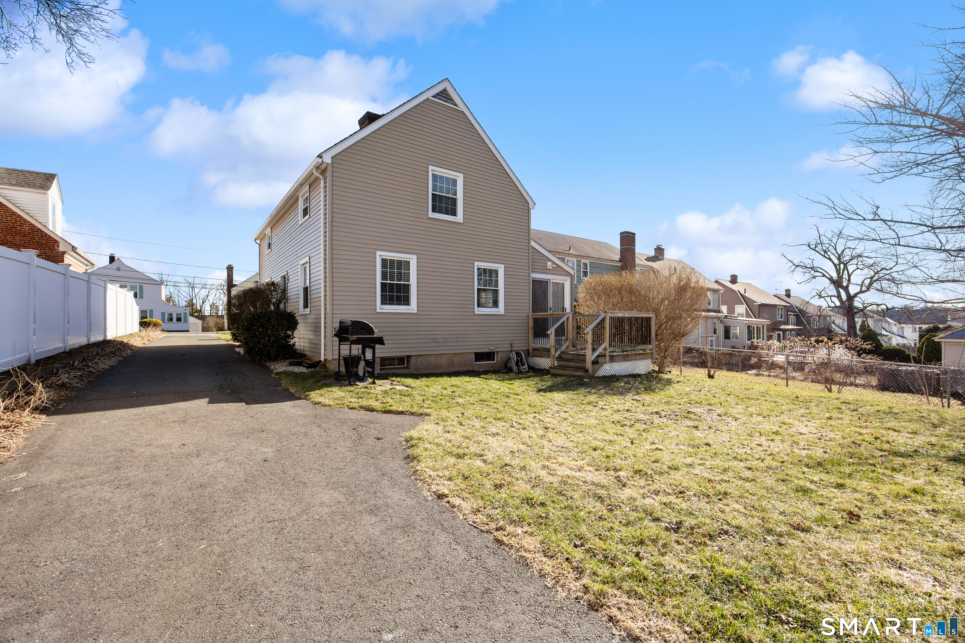 28 Woodmere Road West Hartford, CT 06119 - Photo 6 of 41