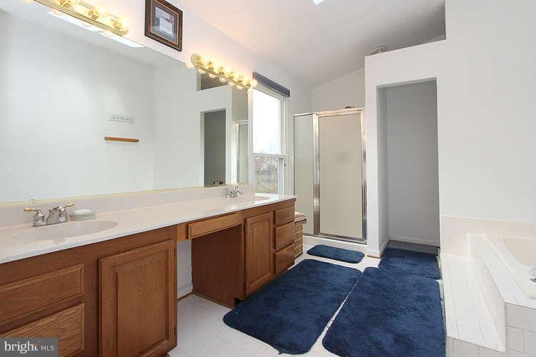 8534 Yoder Street Manassas, VA 20110 - Photo 25 of 30 Bath (Master)