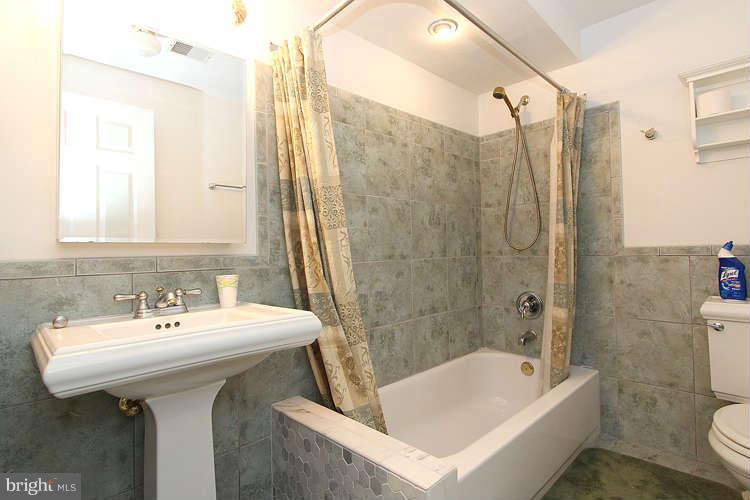 8534 Yoder Street Manassas, VA 20110 - Photo 28 of 30 Bath