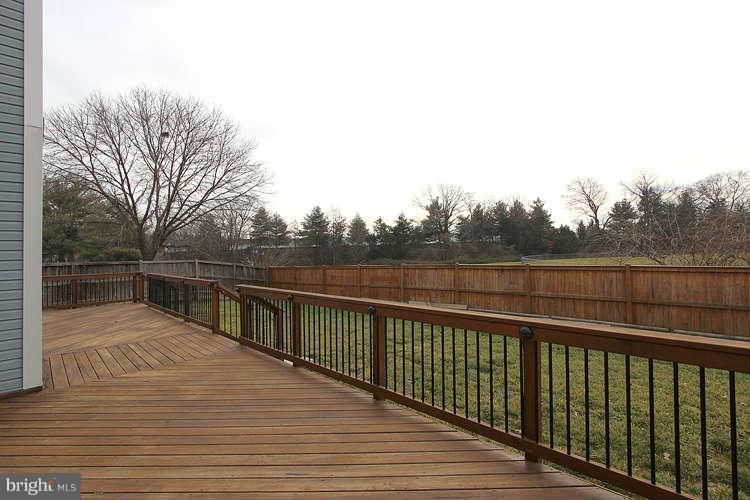 8534 Yoder Street Manassas, VA 20110 - Photo 29 of 30 Deck