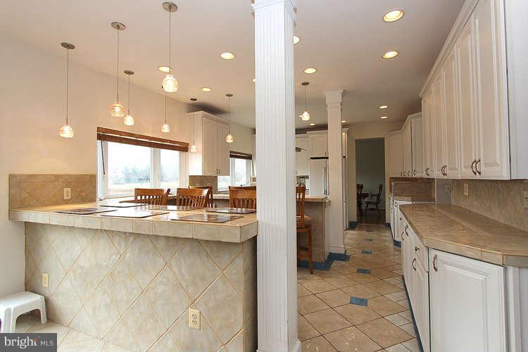 8534 Yoder Street Manassas, VA 20110 - Photo 10 of 30 Kitchen