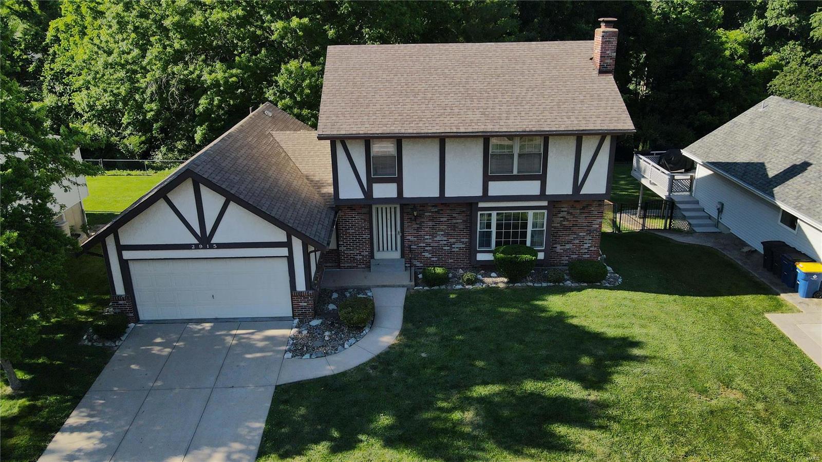 2915 Bee Tree Lane St. Louis, MO 63129 - Photo 3 of 31