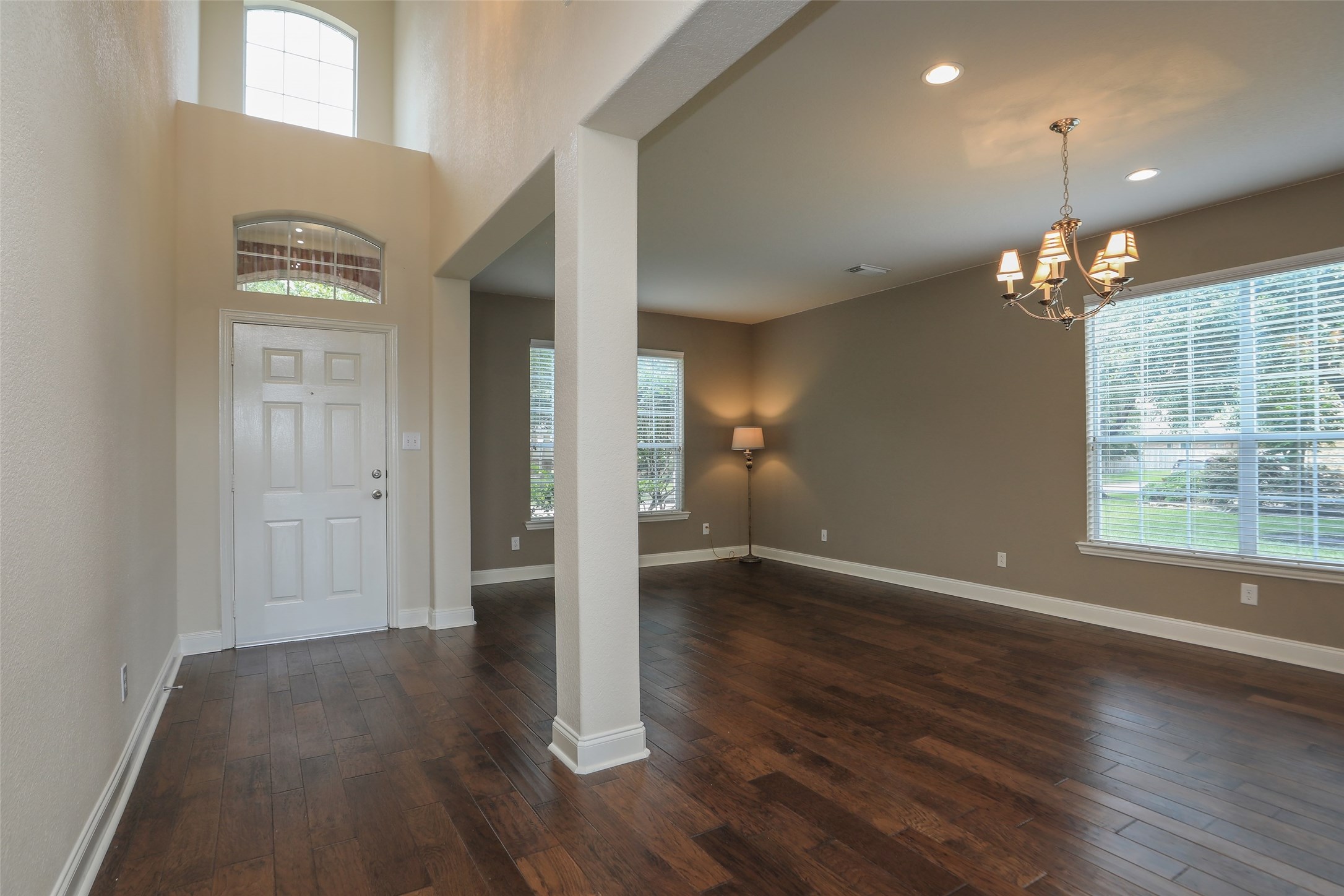 9603 Red Rugosa Drive Houston, TX 77095 - Photo 3 of 43 Foyer