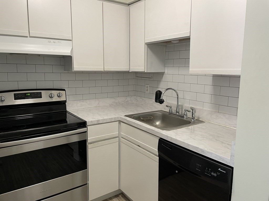 60 Rantoul Street, Unit 111N Beverly, MA 01915 - Photo 5 of 41 Gallery Image 5
