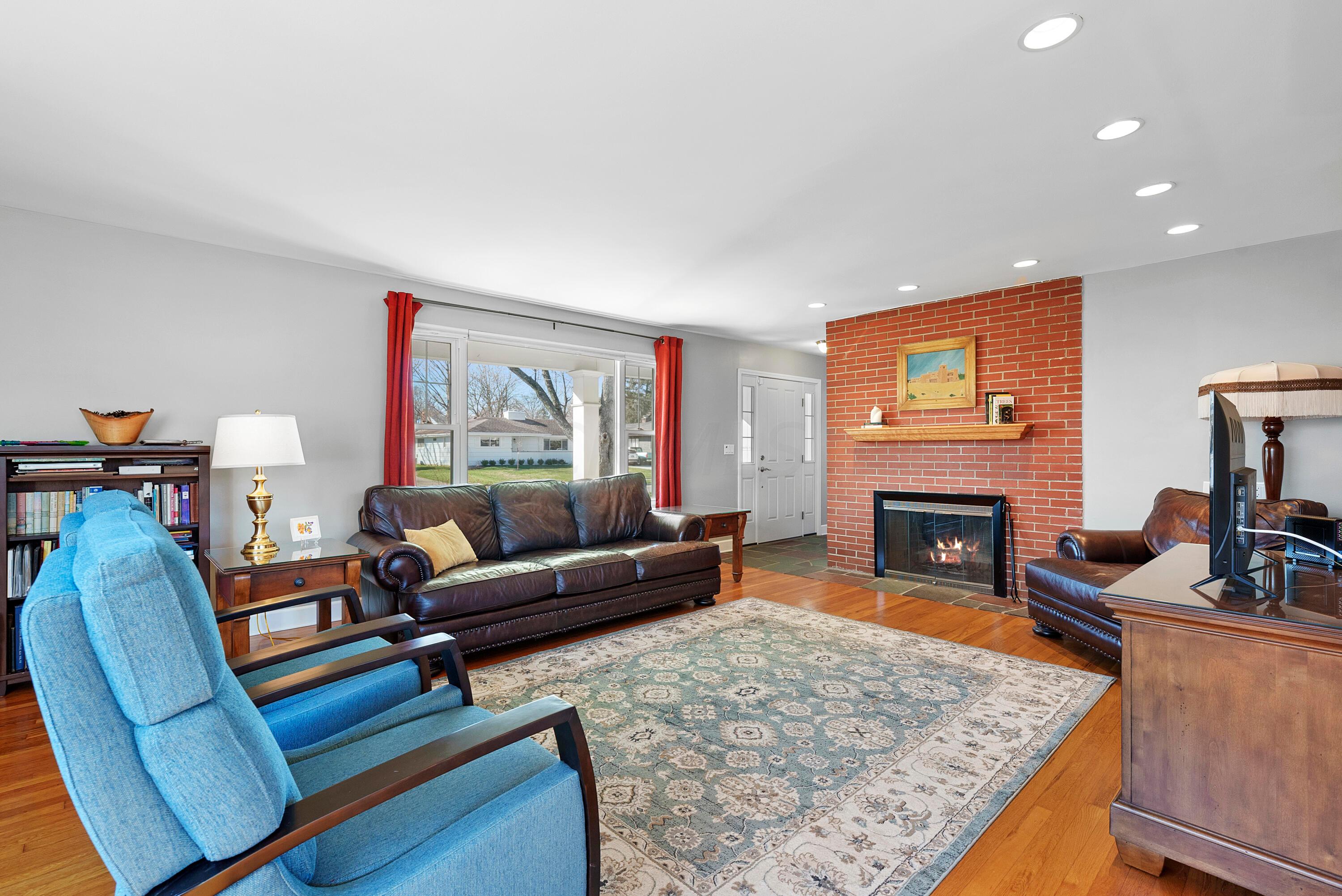 2614 Mt Holyoke Road Columbus, OH 43221 - Photo 5 of 22 DSC03646