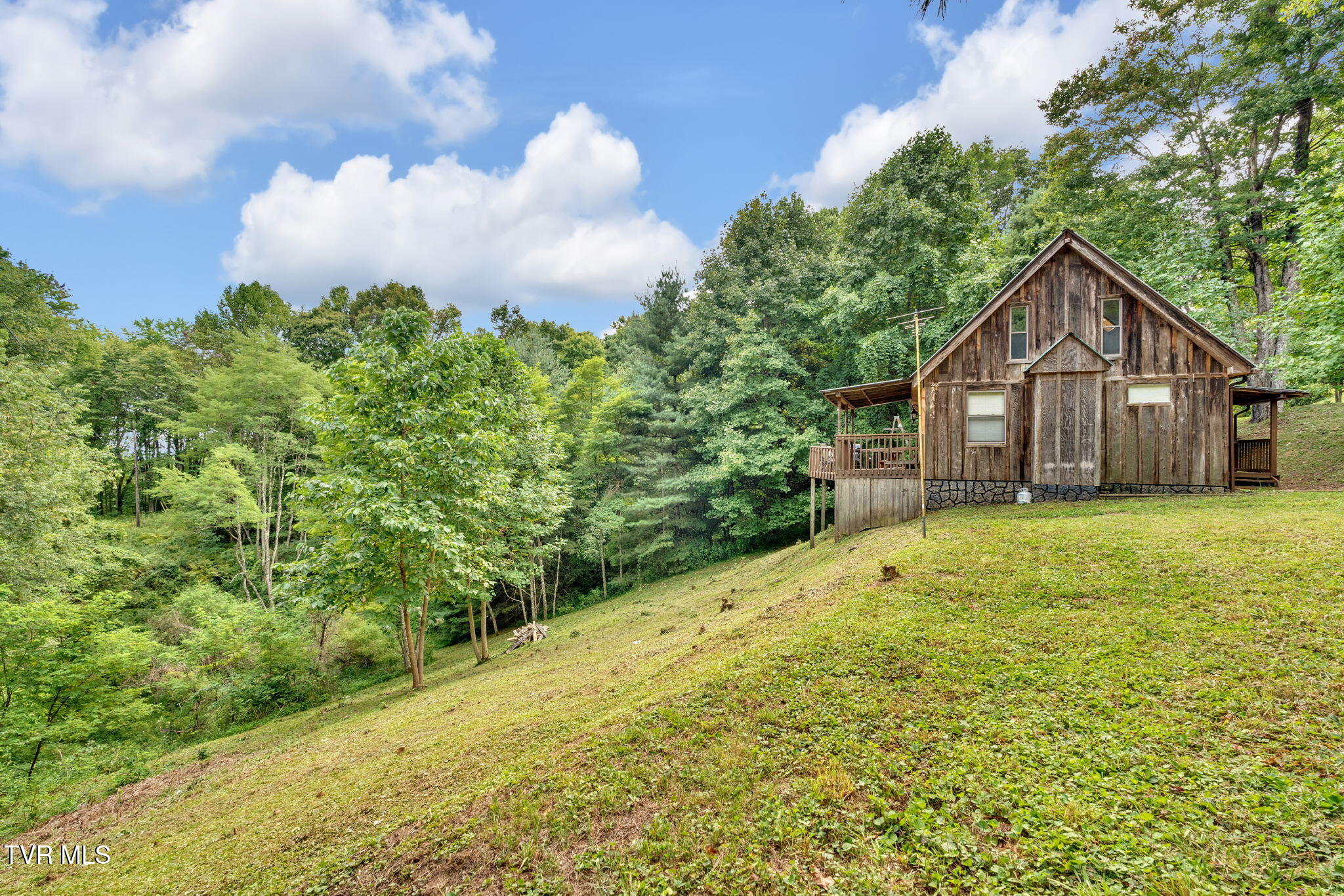 4331 Sentry Road Duffield, VA 24244 - Photo 3 of 27 3-web-or-mls-JH 20240903-298