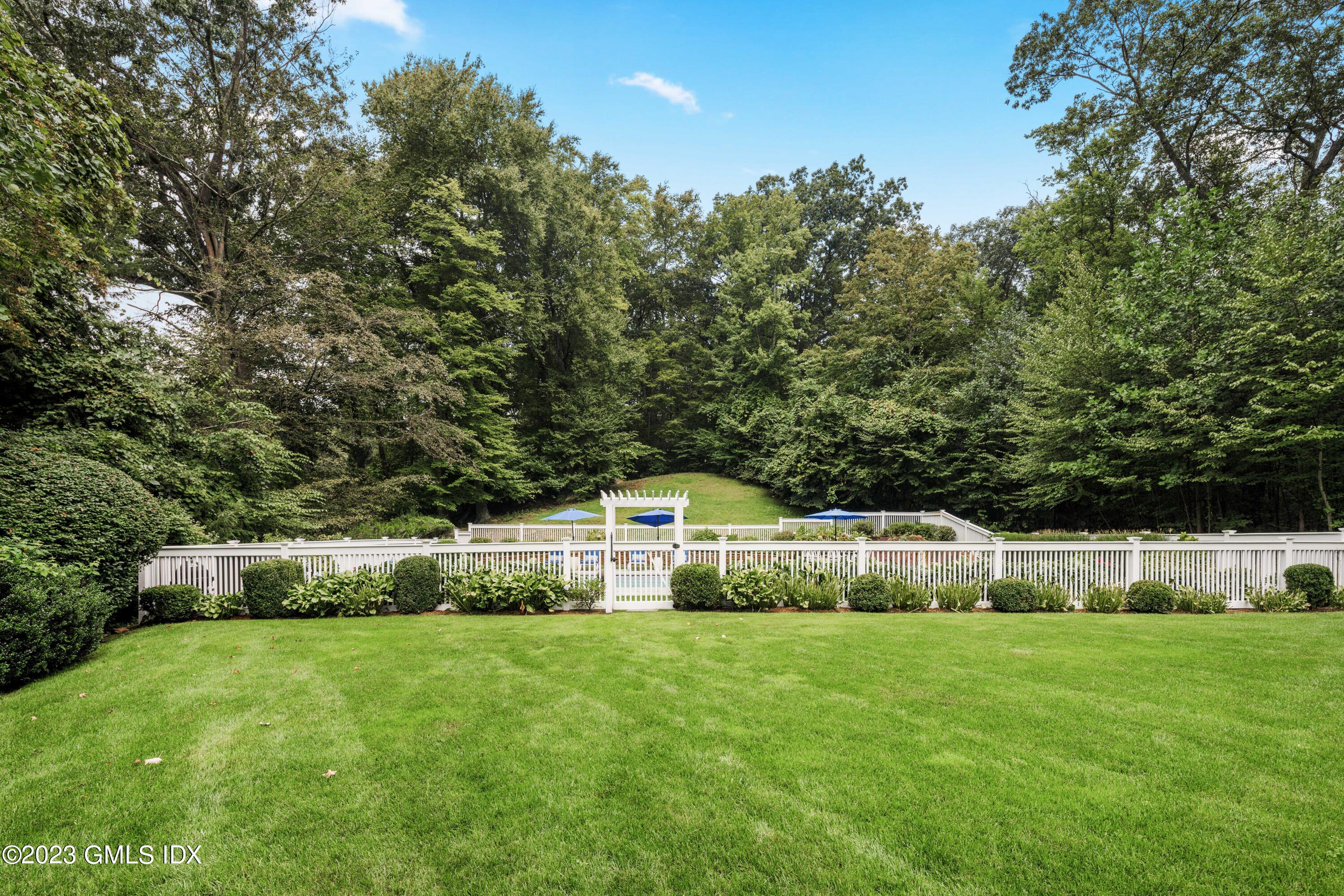 37 North Porchuck Road Greenwich, CT 06831 - Photo 54 of 63 Verde lawns