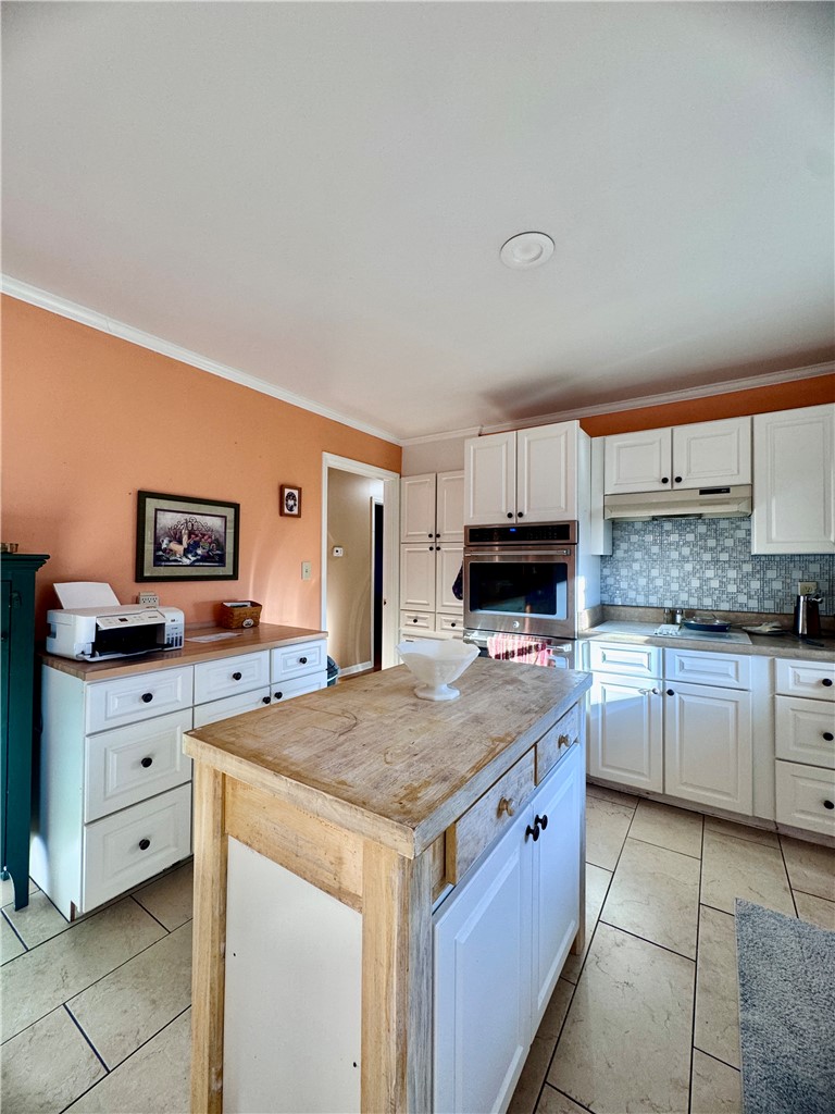 208 Pilgrim Circle Pickens, SC 29671 - Photo 11 of 29 This spacious kitchen offers ample cabinet storage and a central island, perfect for culinary endeavors.