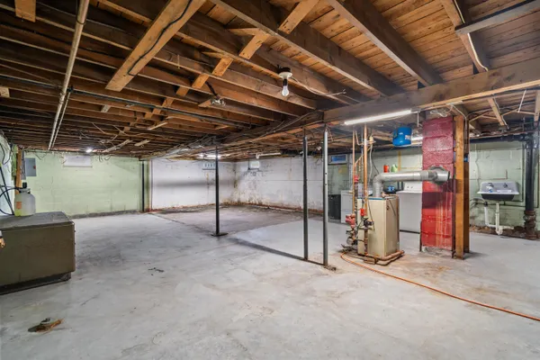 $400,000 | 204 South Taylor Street, Manchester, NH 03103