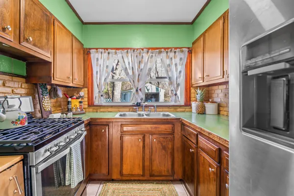 $400,000 | 204 South Taylor Street, Manchester, NH 03103