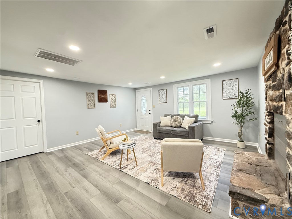110 Locust Grove Cartersville, VA 23027 - Photo 5 of 26 a living room with furniture and wooden floor