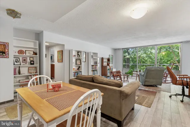 $180,000 | 100 West Avenue, Unit 119S, Jenkintown, PA 19046