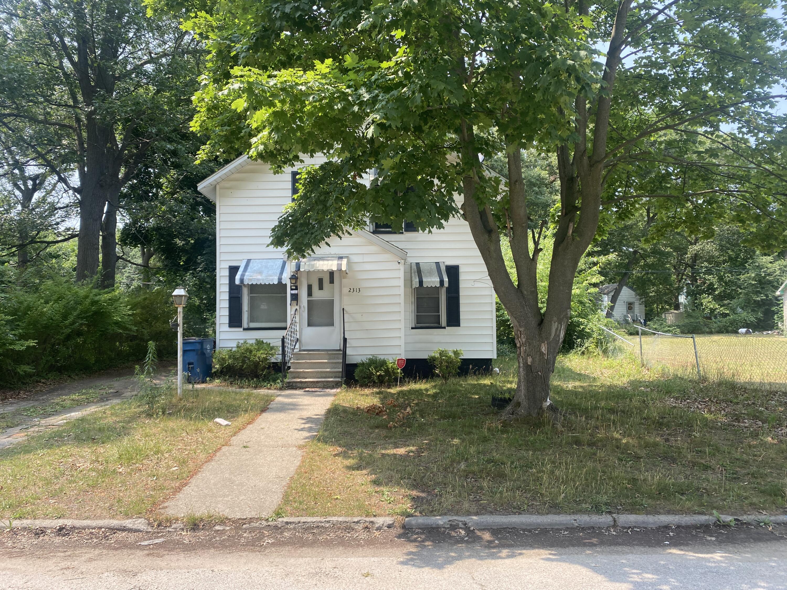 2313 Riordan Street Muskegon, MI 49444 - Photo 1 of 8 Front of the House