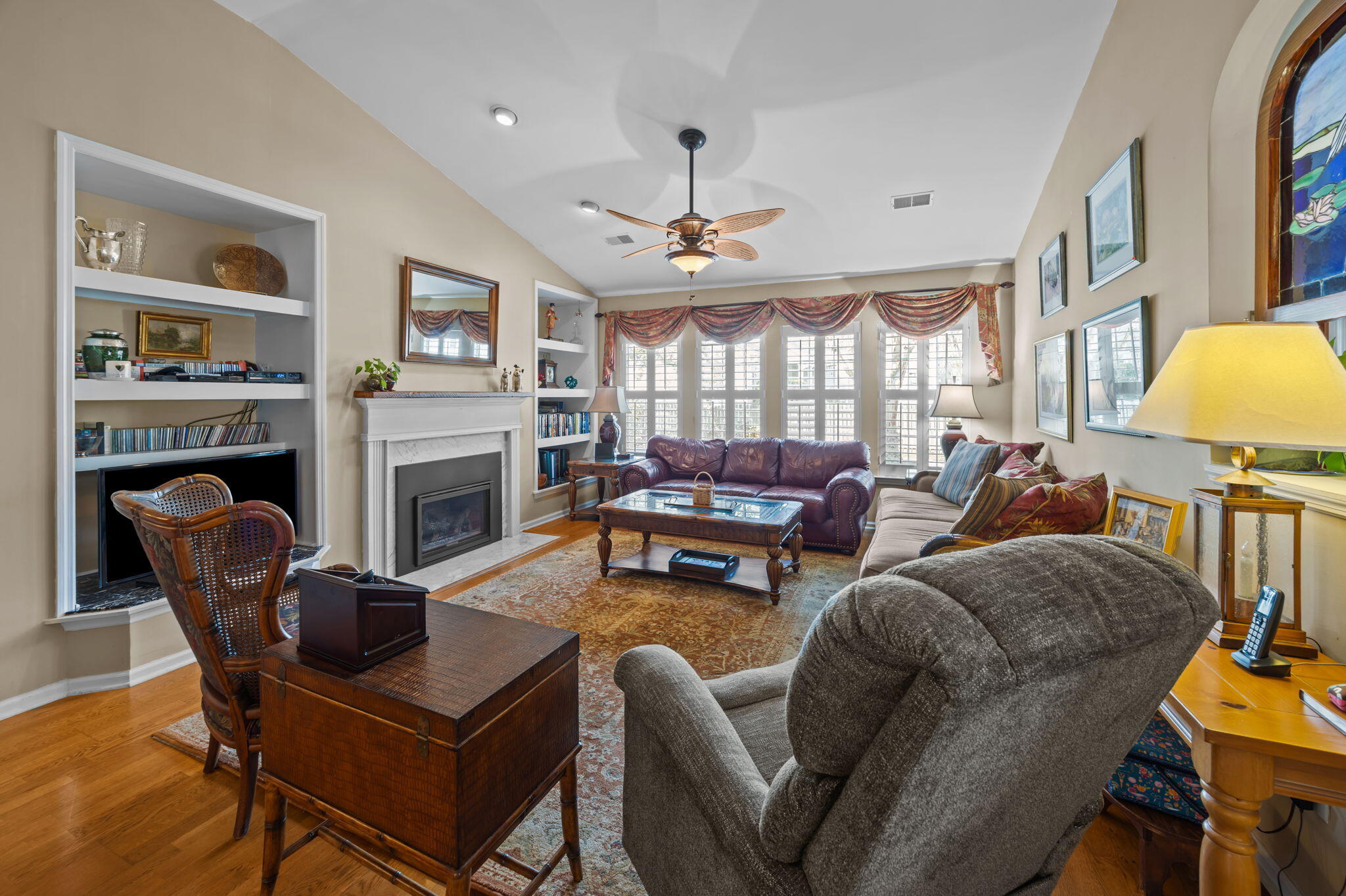 600 Pointe Of Oaks Road Summerville, SC 29485 - Photo 7 of 67 Living room