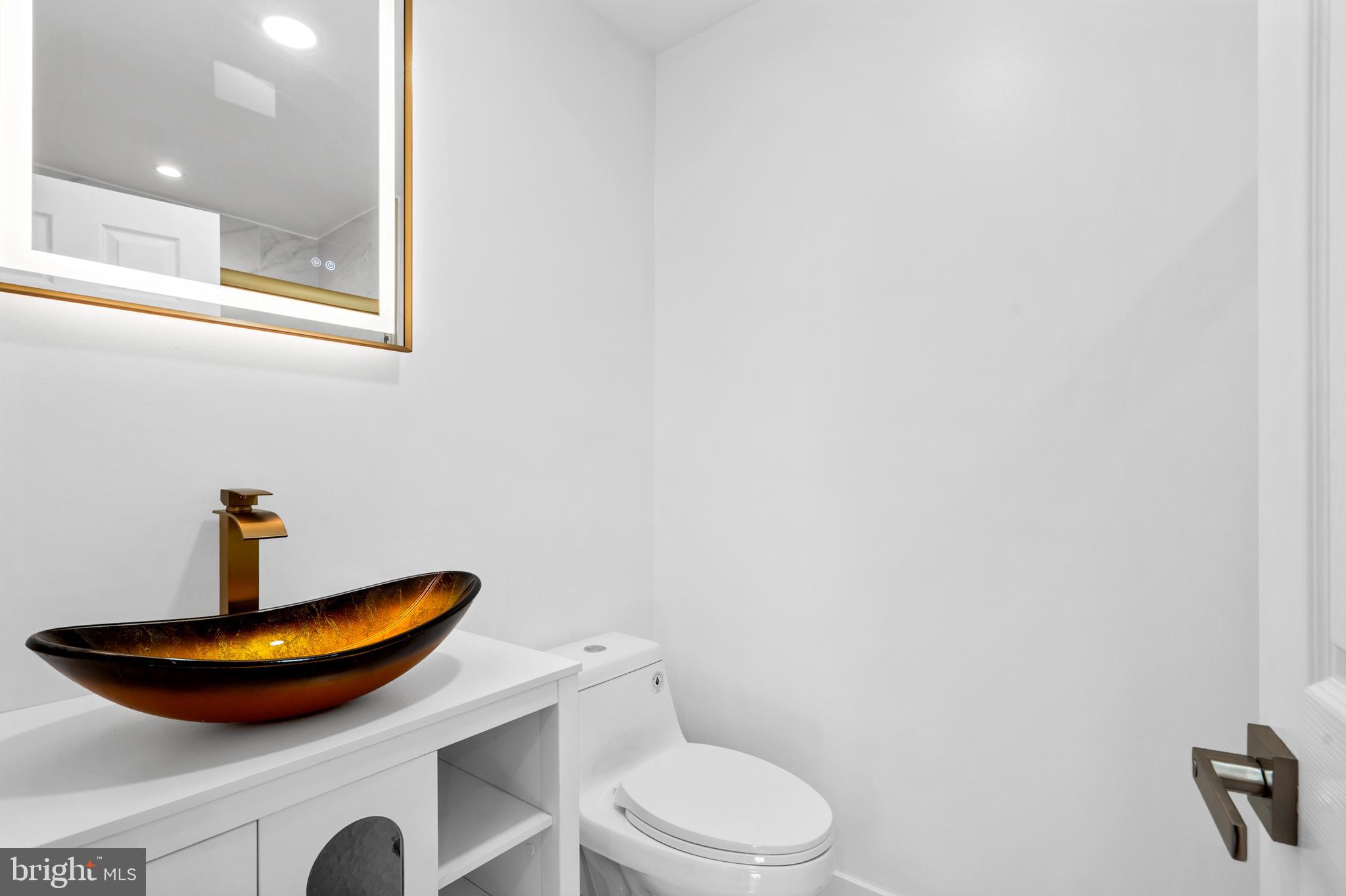 1007 Stoneham Drive, Unit 1007B Newtown Square, PA 19073 - Photo 13 of 31 a bathroom with a toilet and a sink