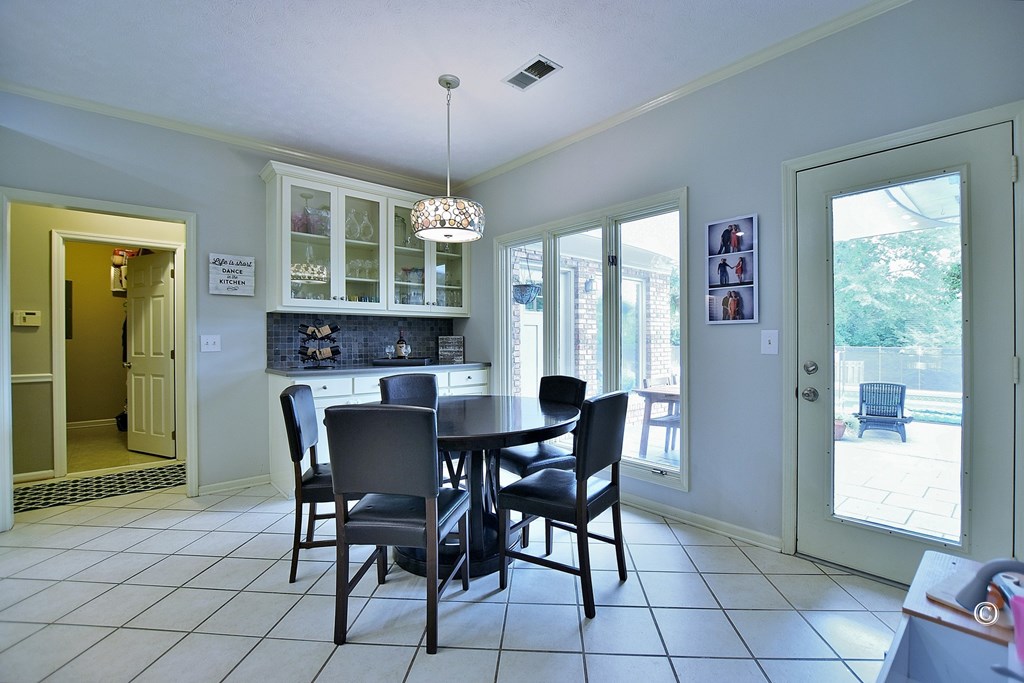 6260 Seminary Road Columbus, GA 31904 - Photo 14 of 28 Breakfast Area w/ Built in China Cabinet