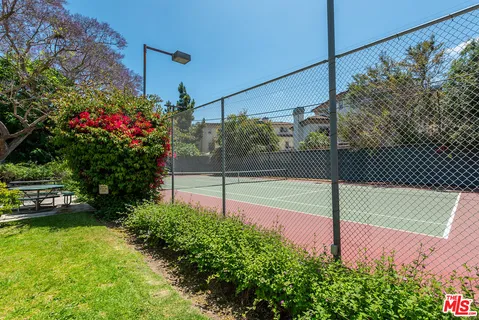 $500,000 | 3641 Kalsman Drive, Unit 4, Los Angeles, CA 90016