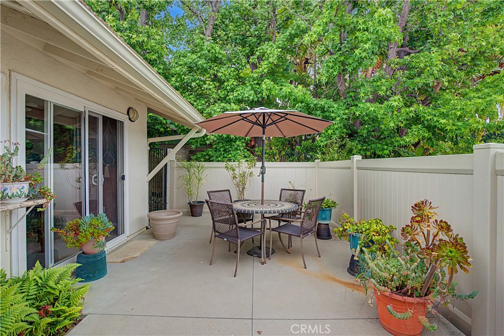 22671 Town Crier Road Calabasas, CA 91302 - Photo 6 of 35