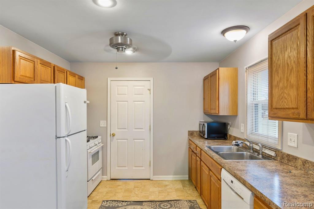 11110 Pardee Road Taylor, MI 48180 - Photo 7 of 26 Gallery Image 7