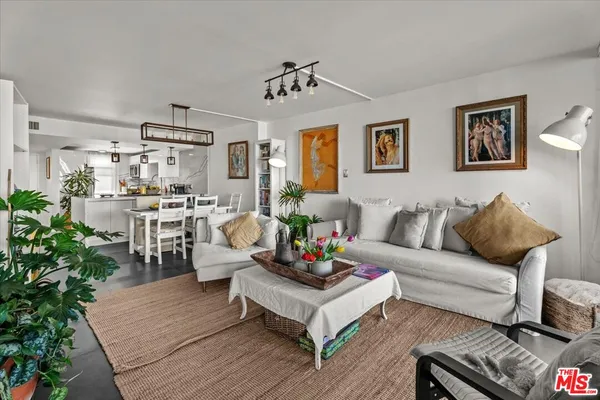 $5,800 | 4316 Marina City Drive, Unit 725, Marina del Rey, CA 90292