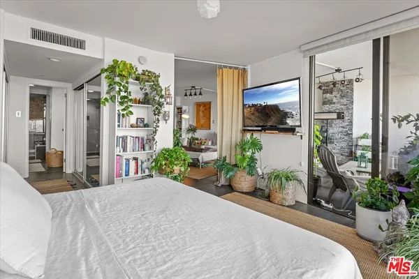 $5,800 | 4316 Marina City Drive, Unit 725, Marina del Rey, CA 90292
