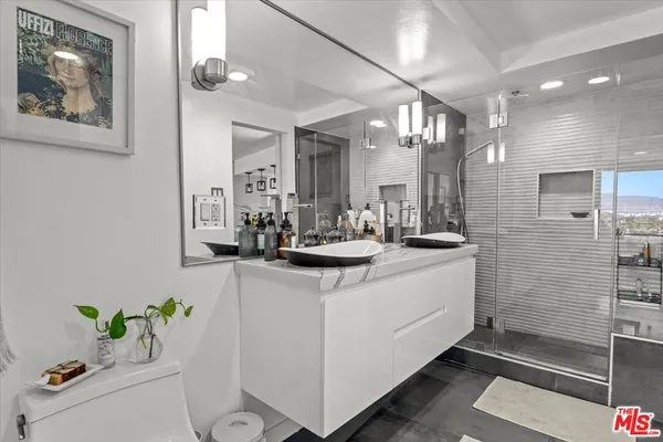 $5,800 | 4316 Marina City Drive, Unit 725, Marina del Rey, CA 90292