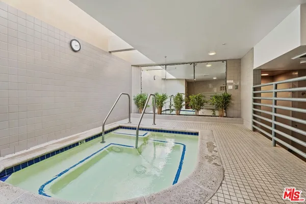 $5,800 | 4316 Marina City Drive, Unit 725, Marina del Rey, CA 90292