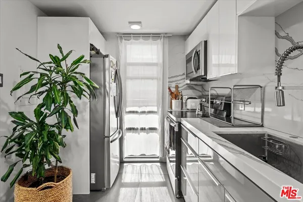 $5,800 | 4316 Marina City Drive, Unit 725, Marina del Rey, CA 90292
