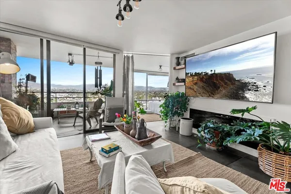 $5,800 | 4316 Marina City Drive, Unit 725, Marina del Rey, CA 90292