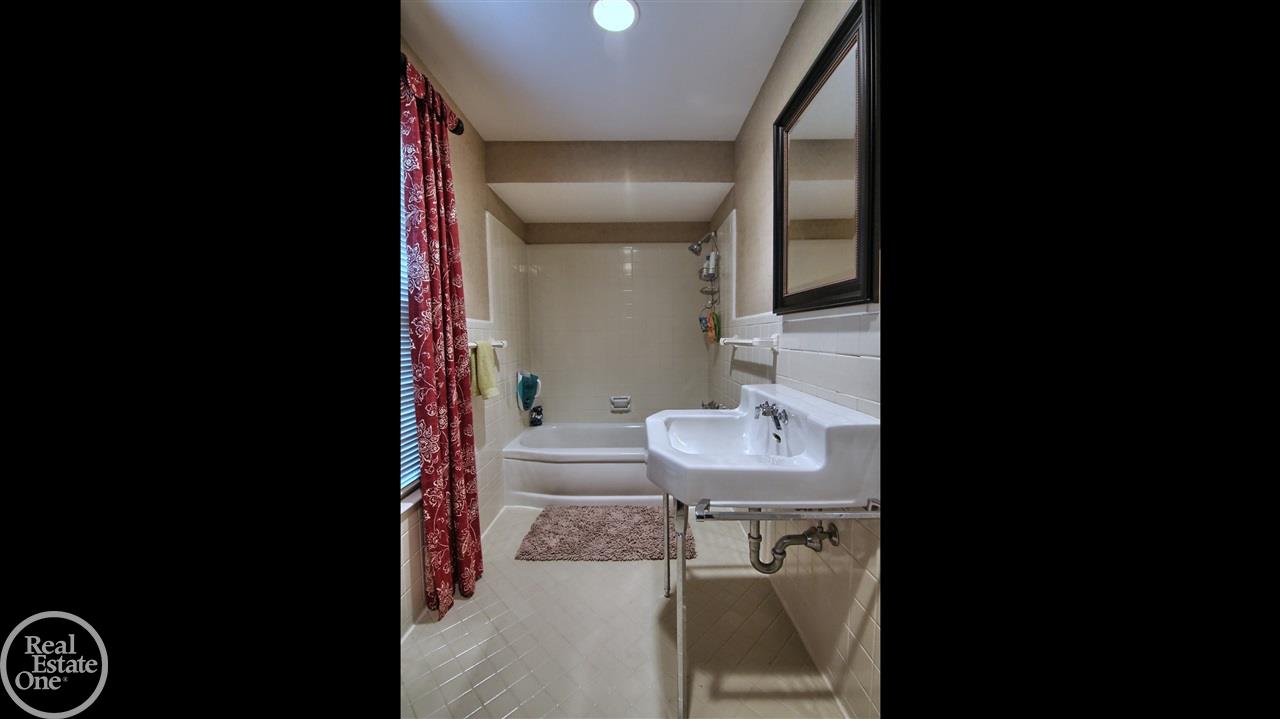 85 Stephens Road Grosse Pointe, MI 48236 - Photo 26 of 33