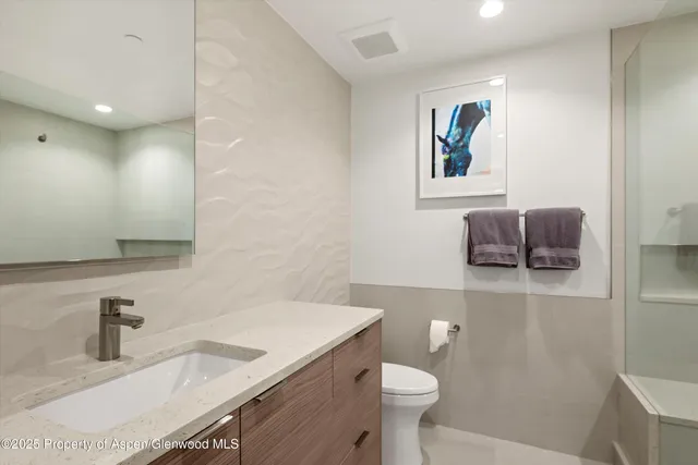 a view of a entryway door of the building