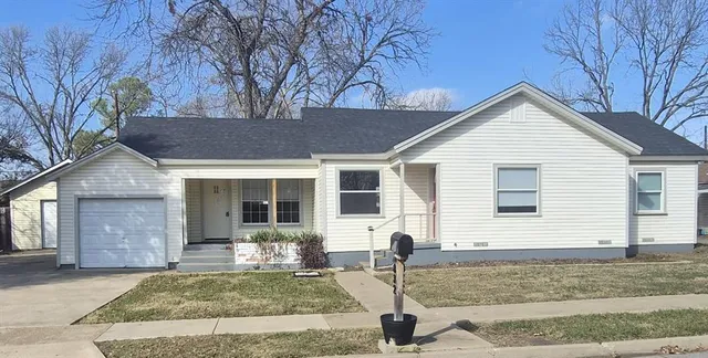 $165,000 | 832 Featherston Street, Cleburne, TX 76033