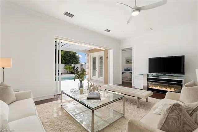 $2,595,000 | 4840 West Blvd Court, Naples, FL 34103