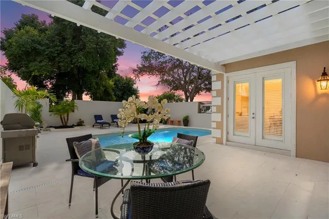 $2,595,000 | 4840 West Blvd Court, Naples, FL 34103