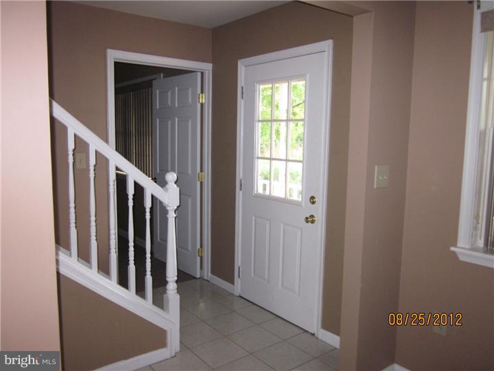 124 Crystal Road Colmar, PA 18915 - Photo 4 of 14 Foyer
