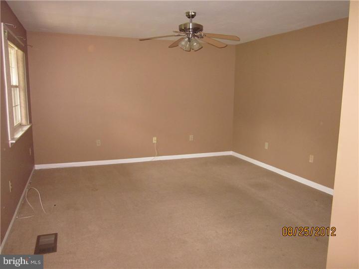 124 Crystal Road Colmar, PA 18915 - Photo 5 of 14 Family Room