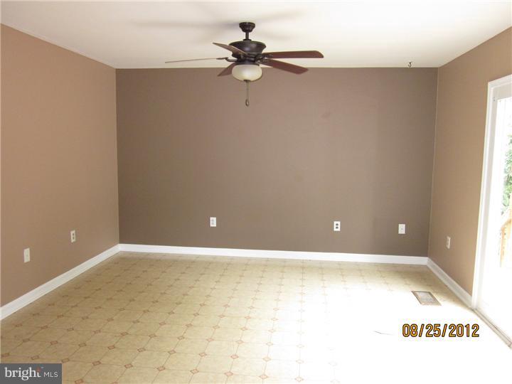 124 Crystal Road Colmar, PA 18915 - Photo 7 of 14 Dining Room
