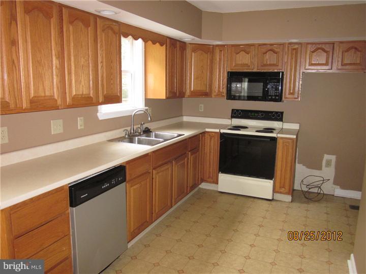 124 Crystal Road Colmar, PA 18915 - Photo 8 of 14 Kitchen