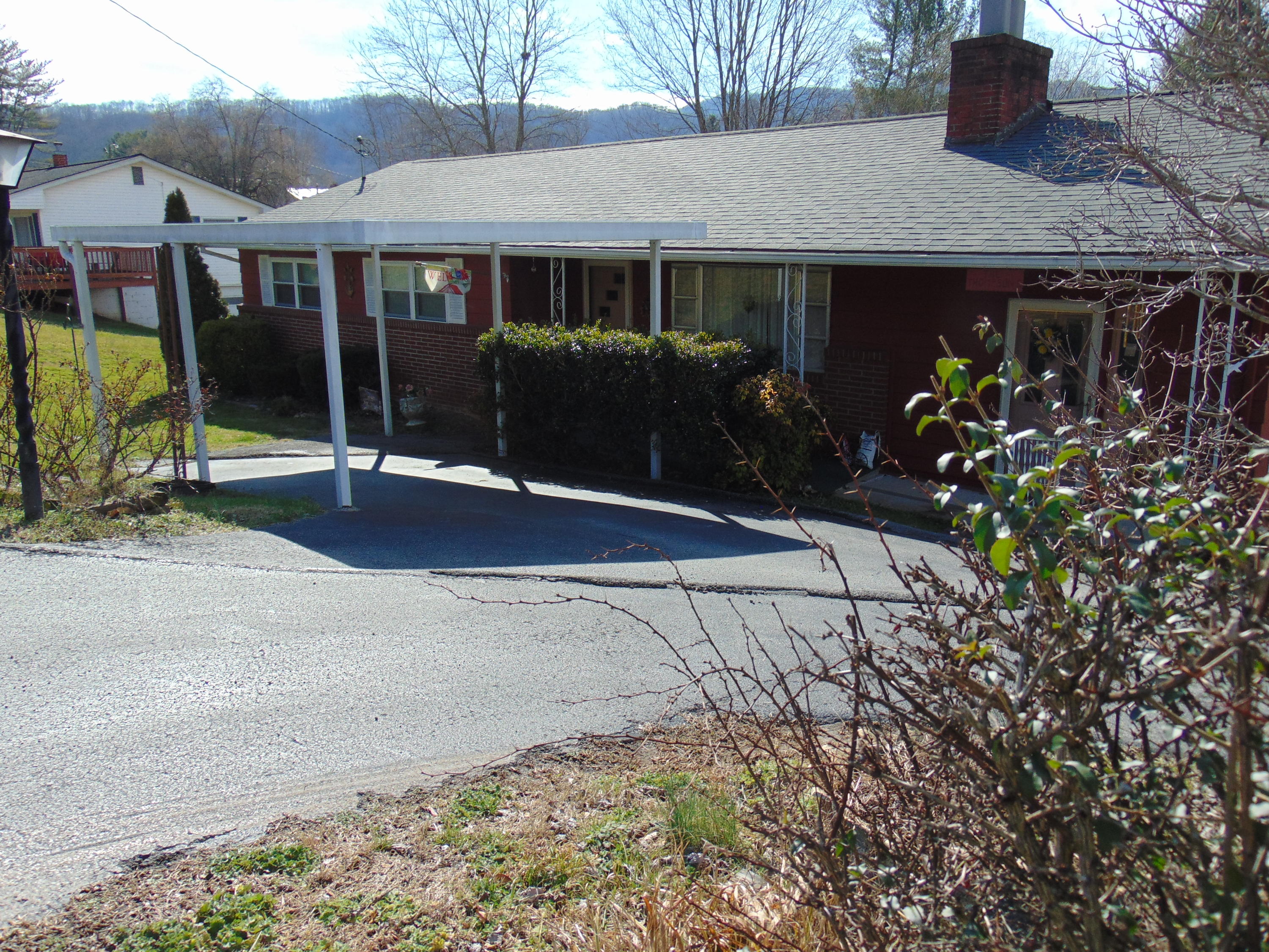 120 Alpine Road Middlesboro, KY 40965 - Photo 2 of 35 DSC00674